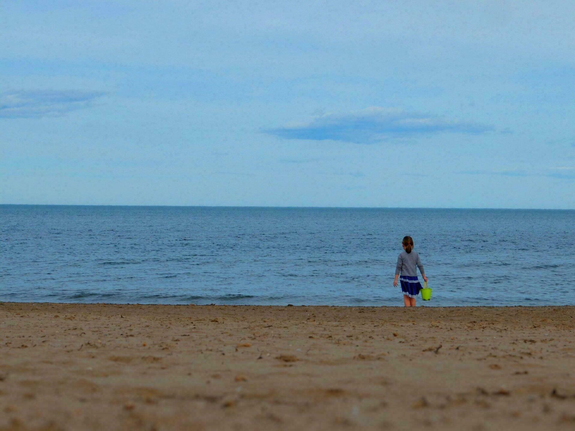 Enfant sur la plage de Valence