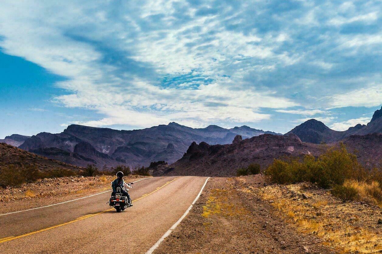 road trip moto desert