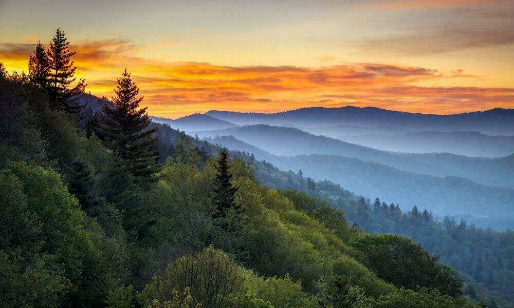 อุทยานแห่งชาติ Great Smoky Mountains ทิวทัศน์พระอาทิตย์ขึ้นที่สวยงาม