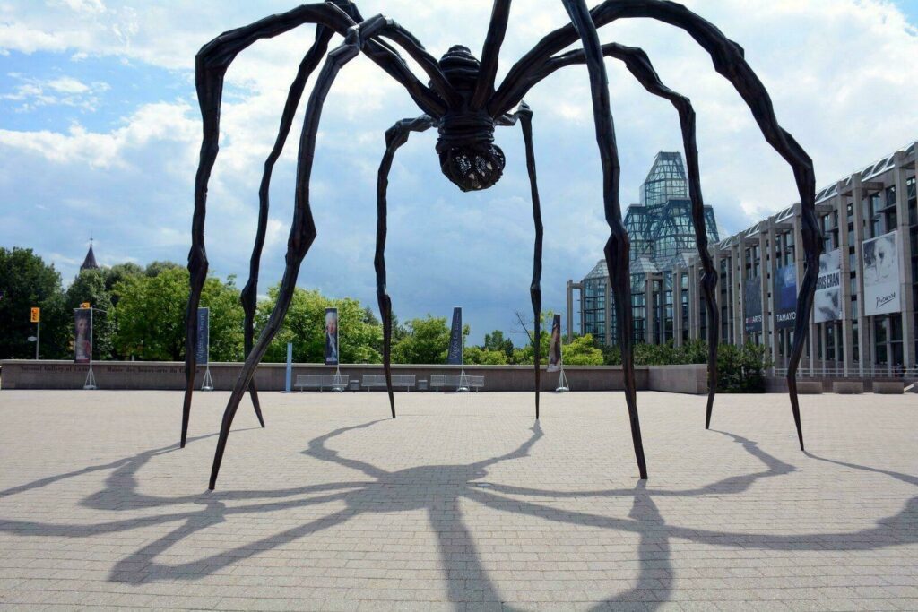 Maman, en face du musée des beaux arts