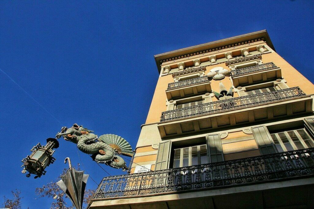 Jolie façade sur La Rambla 