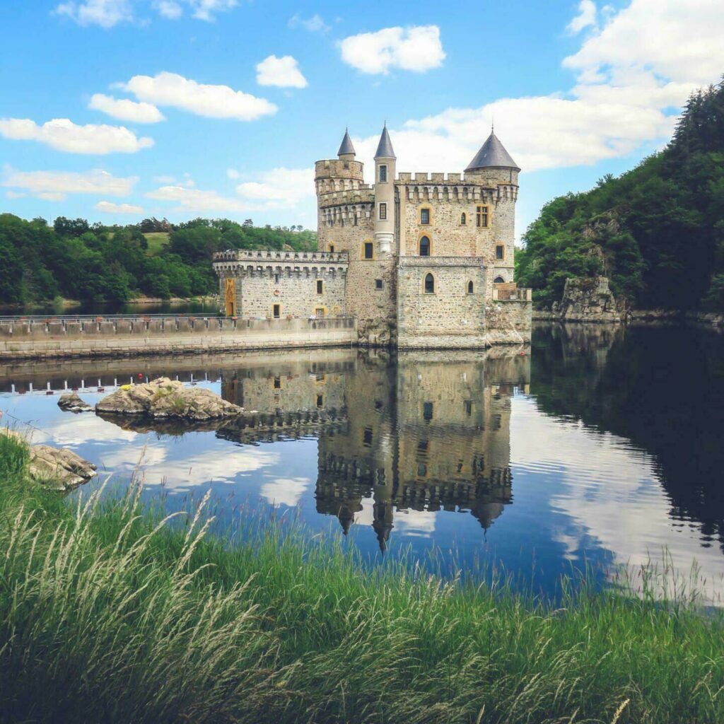 La château de la Roche dans le Roannais