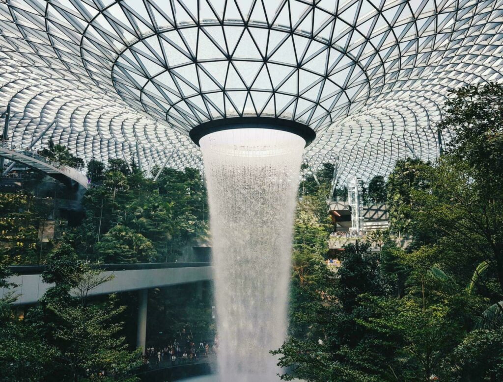 L'Aéroport de Singapour-Changi et sa cascade