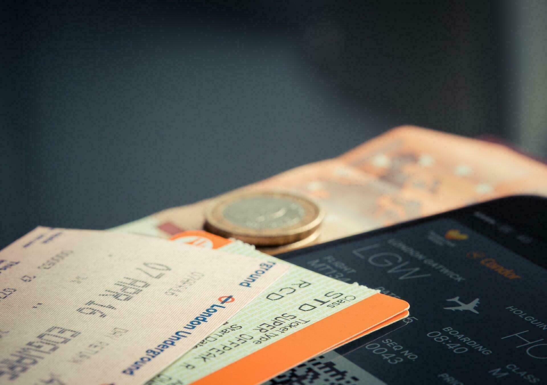 Billet d'avion, argent, et remboursement