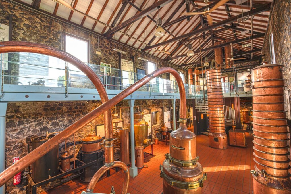 Machines historiques au musée de la distillerie Saint-James à Sainte-Marie, Martinique