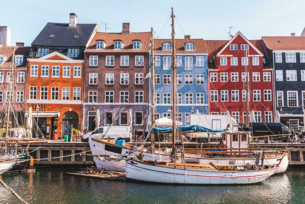 Copenhage Rue Nyhavn bateaux