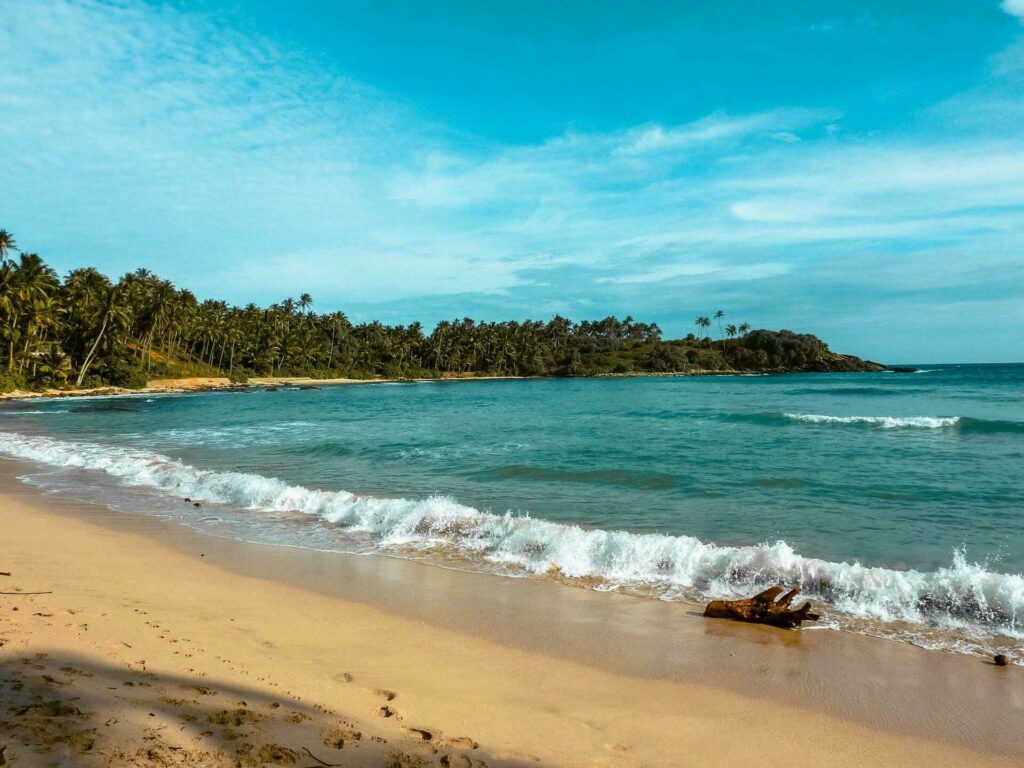 La plage d'Hiriketiya pour les surfeurs