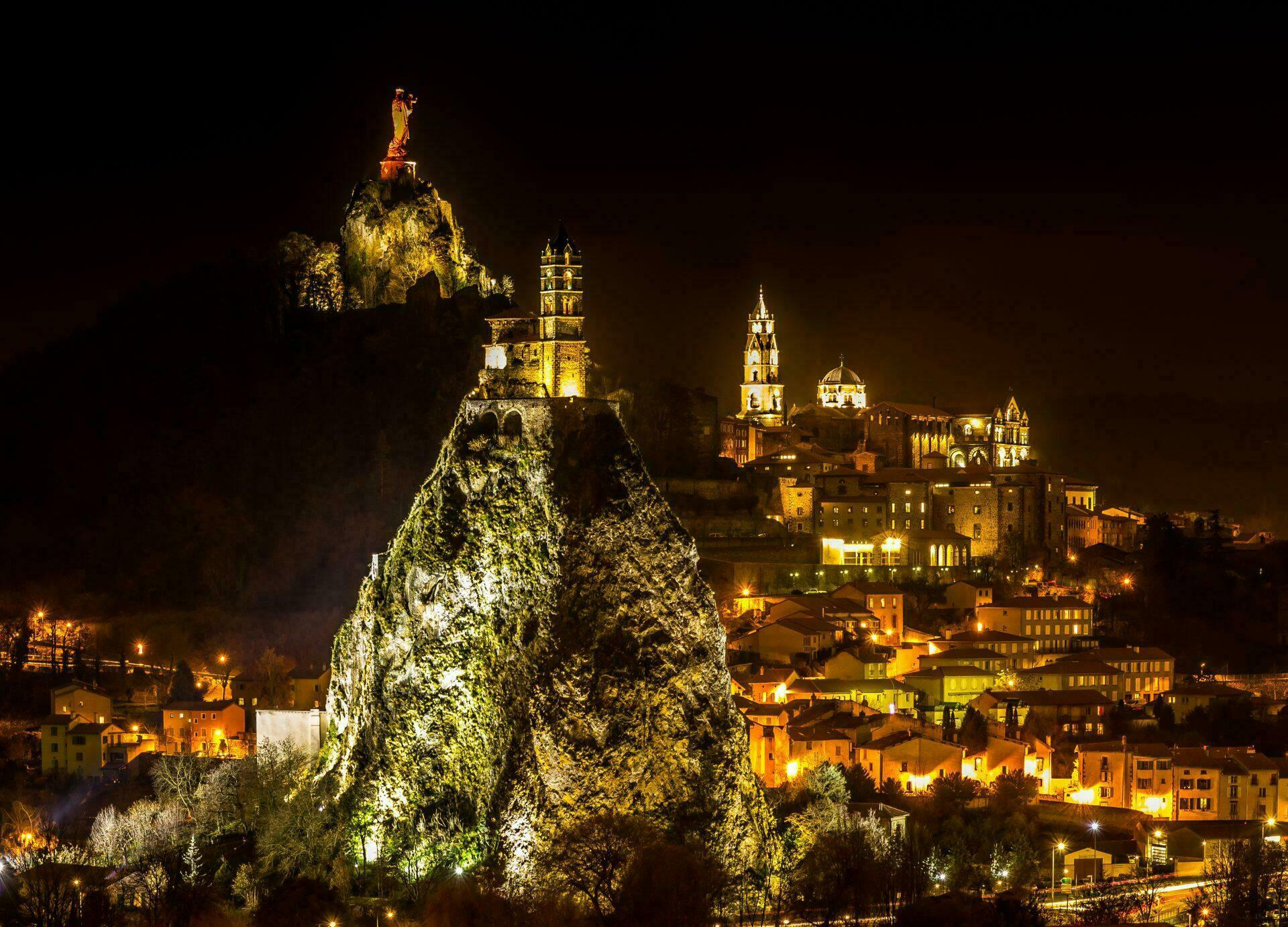 Le Puy-en-Velay la nuit