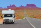 Camping car sur la route de Monument Valley