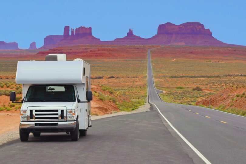 Camping car sur la route de Monument Valley