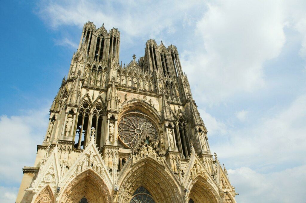 La cathédrale de Reims, emblème de l'Histoire de France 