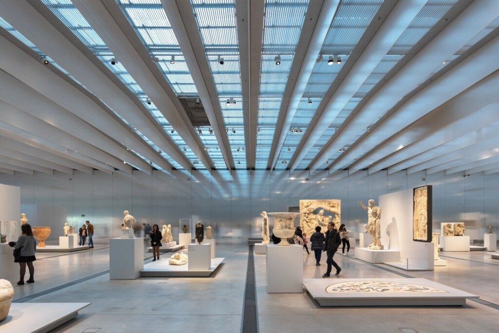 Intérieur du musée d'art Louvre-Lens à côté de Lille