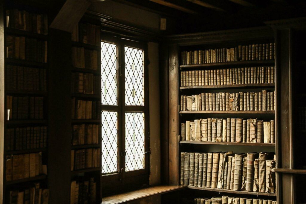 Visiter la bibliothèque de la cathédrale de Noyon