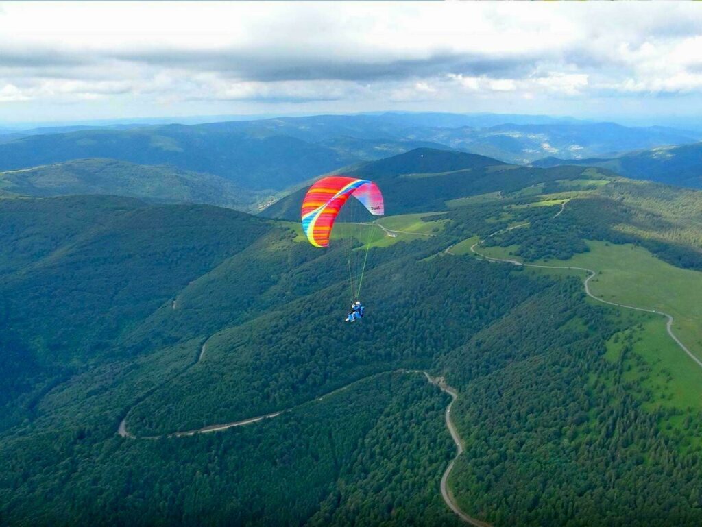 Parapente au dessus du Parc naturel des Vosges