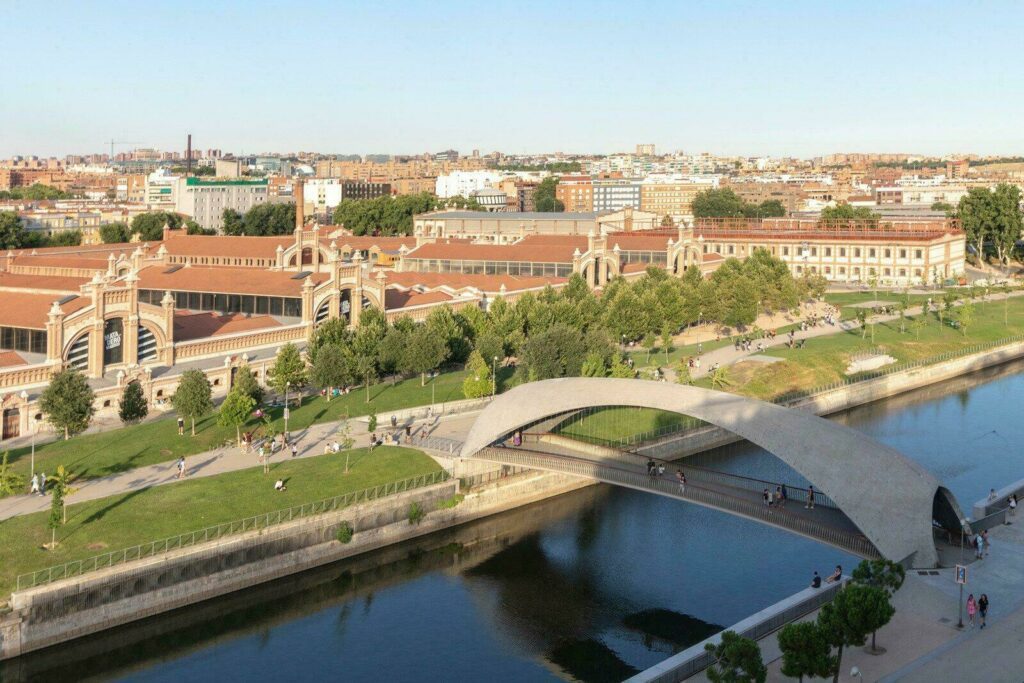 Madrid Rio (et le centre Matadero en arrière plan)