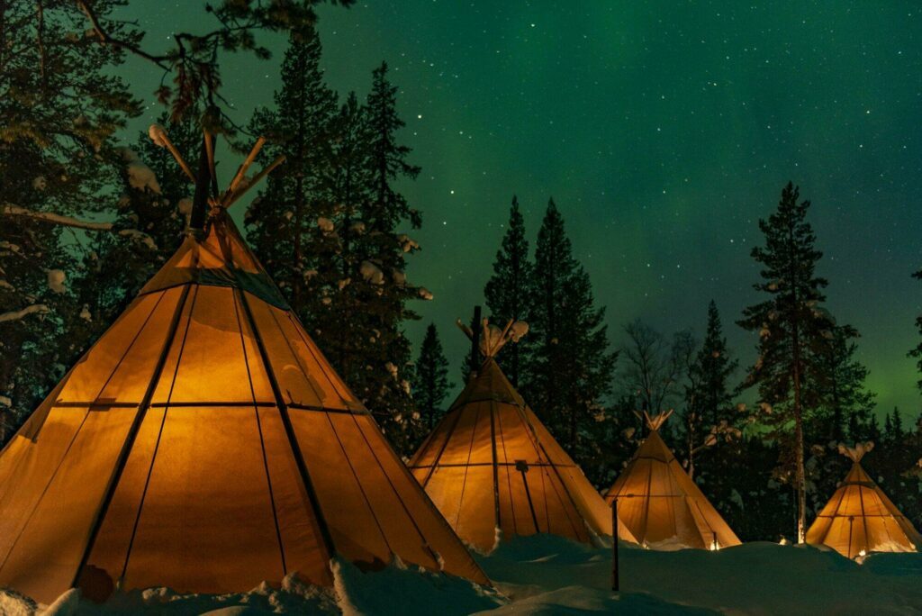 Dormir dans une tente en pleine nature en Suède