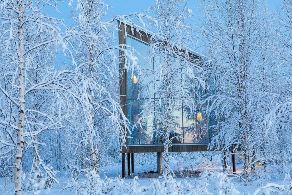 Suède : hébergement en hiver sous la neige