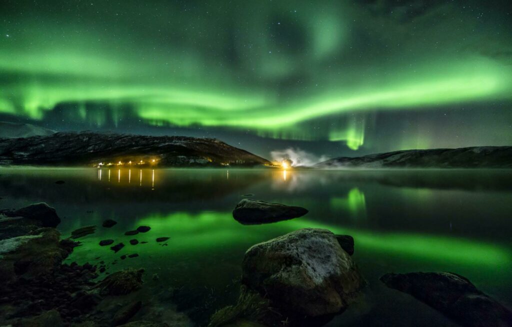 Les lueurs mystiques des aurores boréales en Laponie