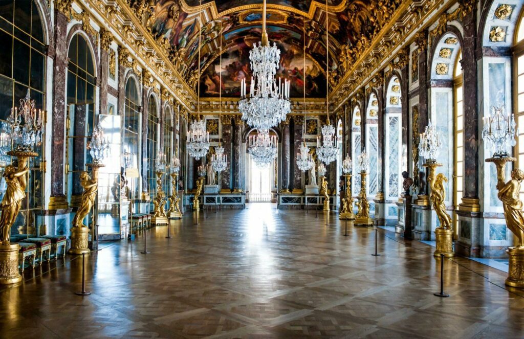 Intérieur du château : La fameuse Galerie des Glaces