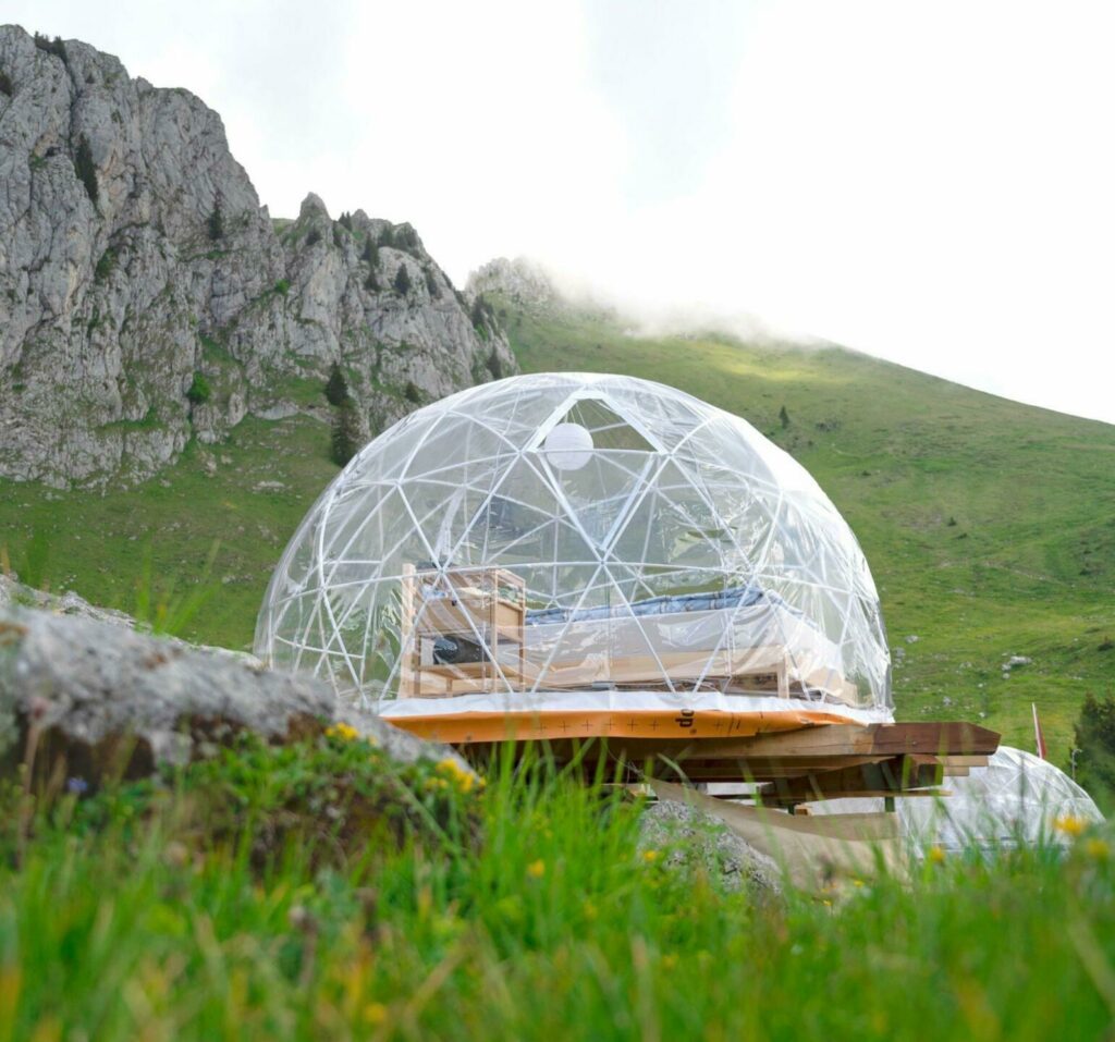 Dormir dans une bulle à la montagne