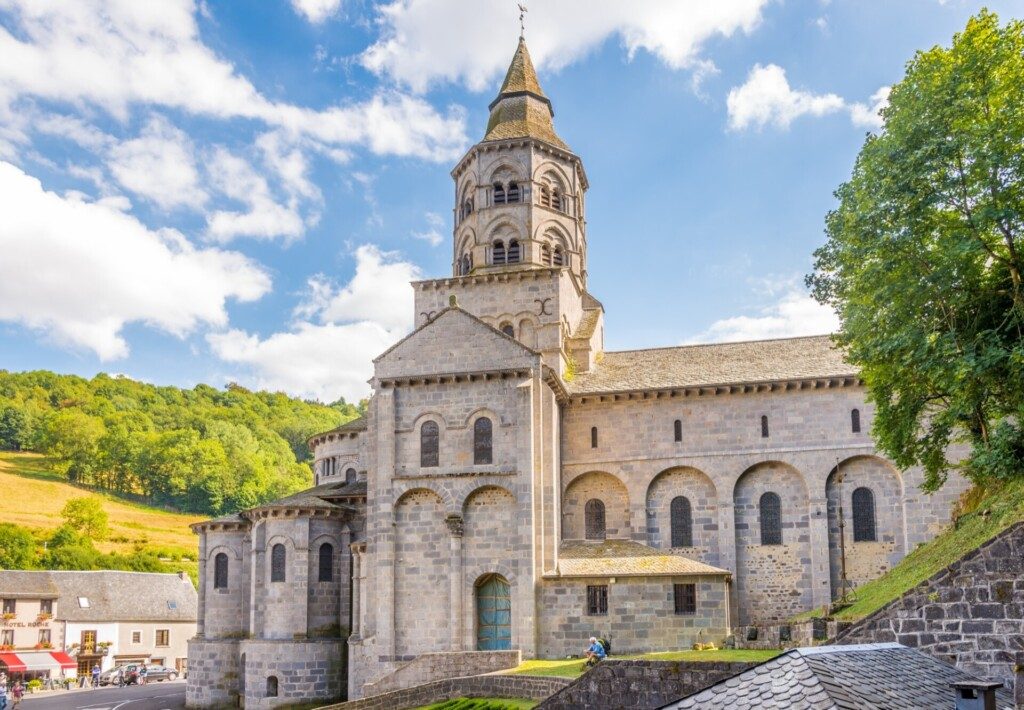 la basilique Notre-Dame d’Orcival près de Clermont-Ferrand