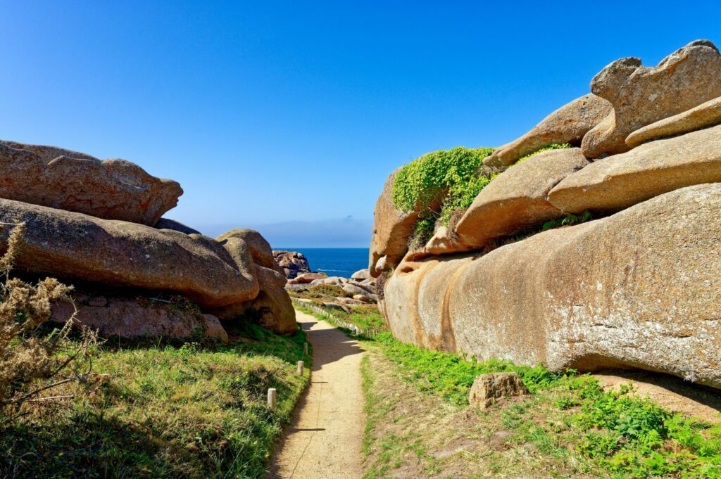 sentier de la côte de granit rose