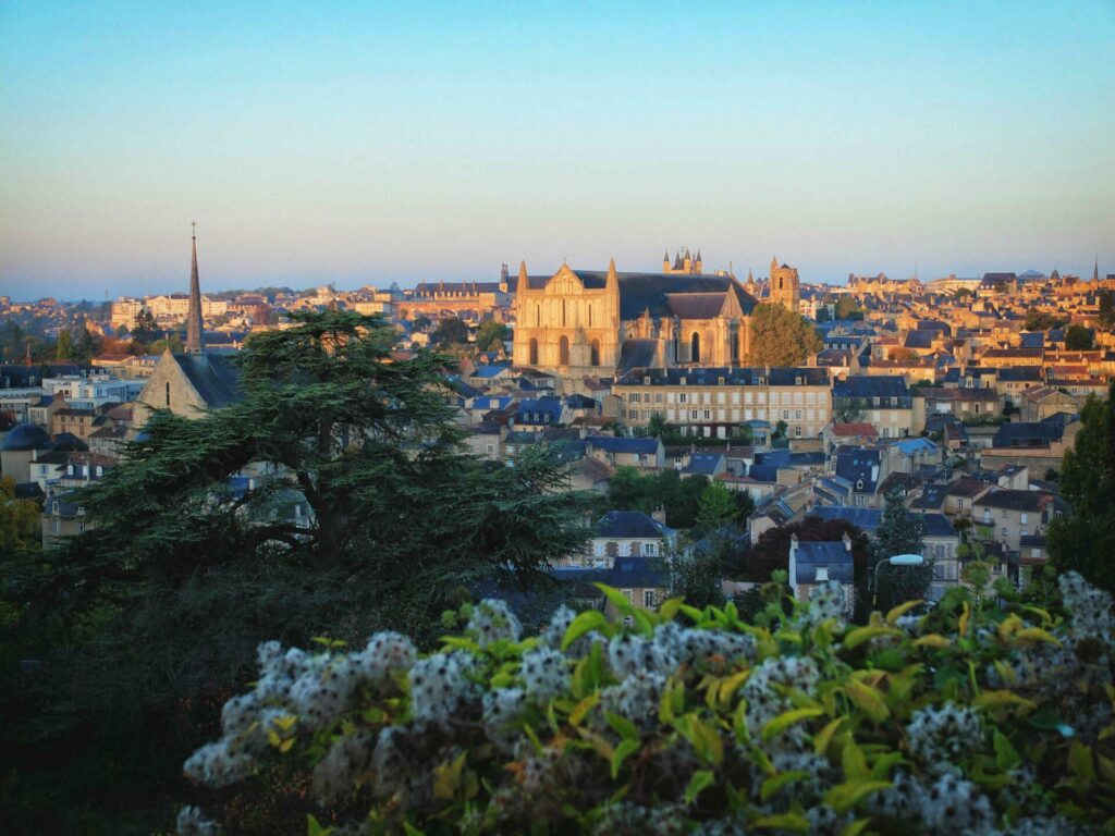 Vue sur Poitiers depuis le panorama des Dunes