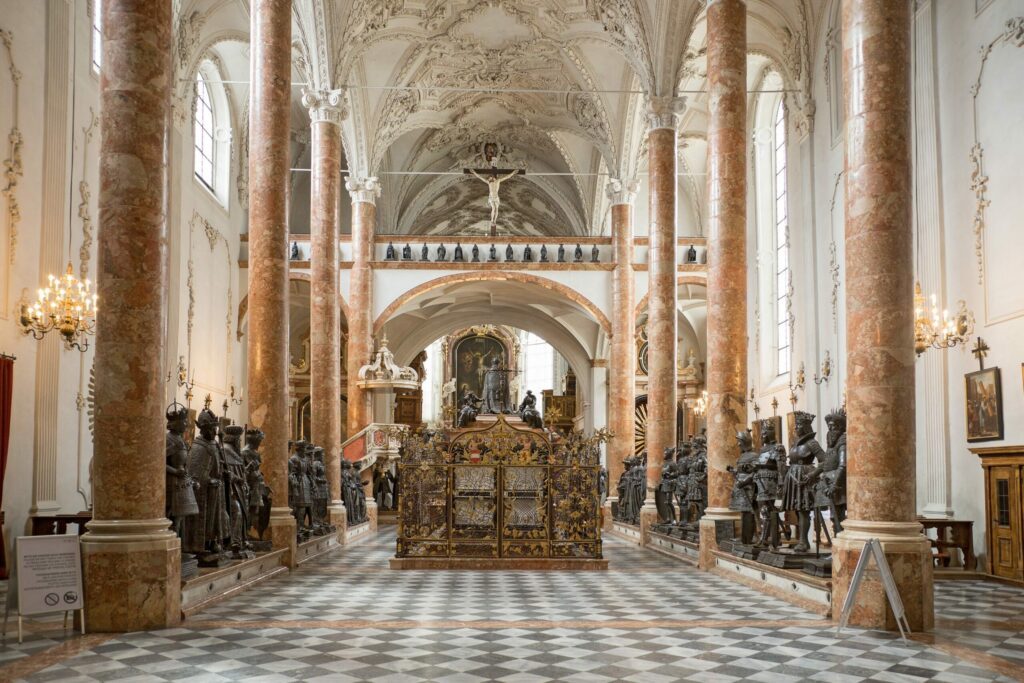 Les statues de l'église impériale