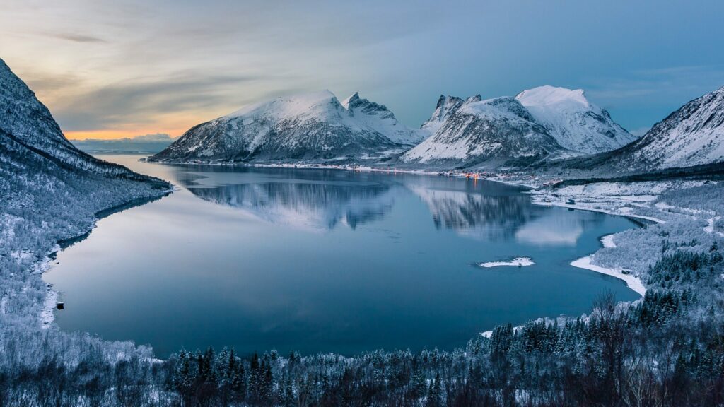 Un fjord en hiver