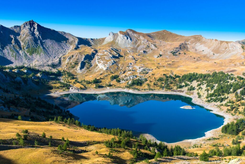 Le lac d’Allos parmi les lacs de France