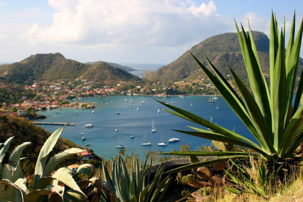 Rejoindre la baie des Saintes en bateau