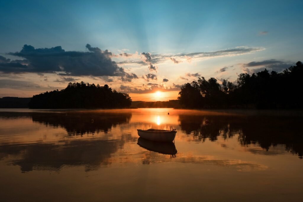 Le lac des Settons dans le Morvan