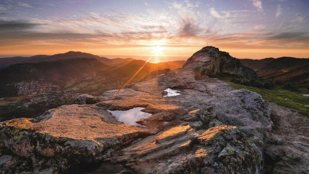 Coucher de soleil au sommet du Monte Gozzi