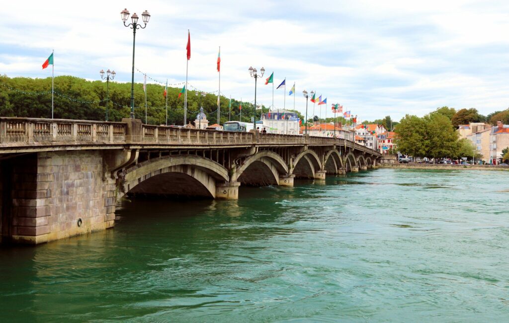 Le pont Saint-Esprit