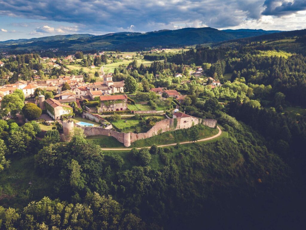 Saint-Haon-le-Châtel, village autour de Roanne