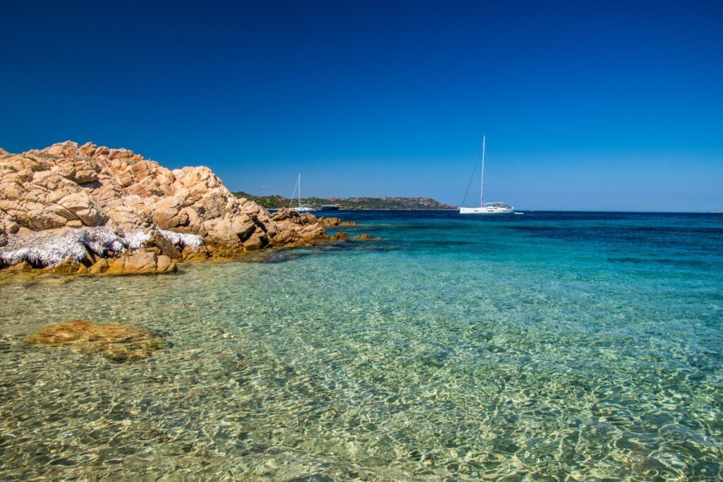 Visiter les îles Lavezzi en voilier