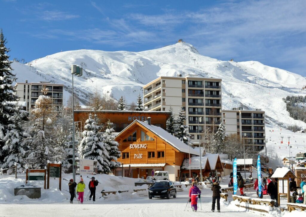 Une station de ski dans les Alpes