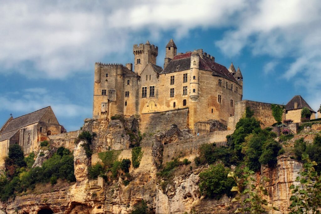 Découvrir des châteaux médiévaux, comme celui de Beynac