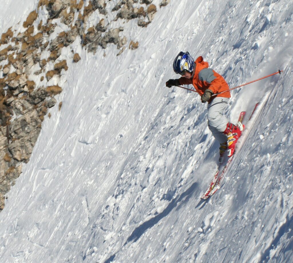 Le ski extrême en pente raide