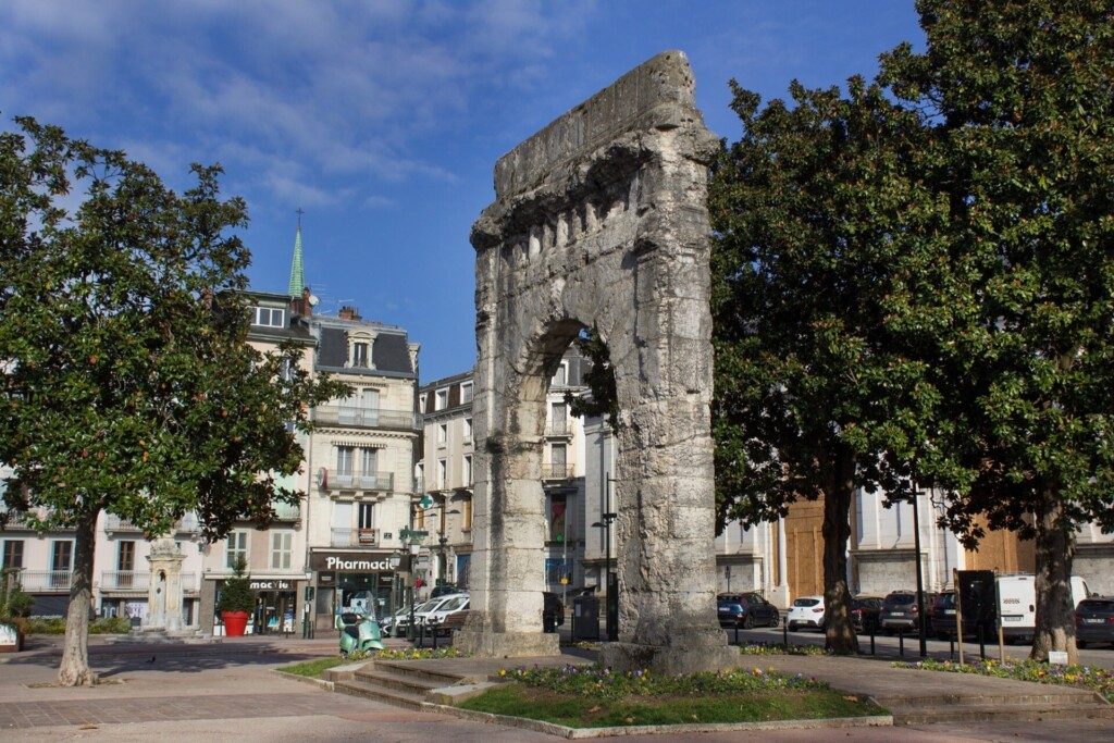 Monument historique de l'arc romain de Campanus d'Aix-les-bains
