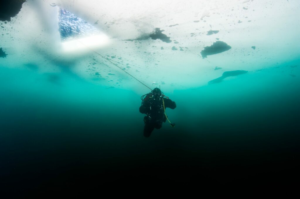 Plongée sous la glace