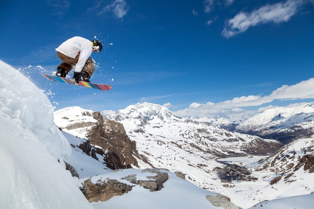 Profiter des joies de la montagne avec de la location de ski pas cher