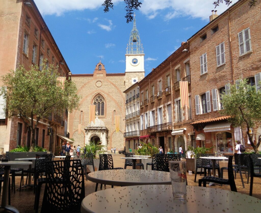 Vue sur la Cathédrale Saint-Jean-Baptiste à Perpignan