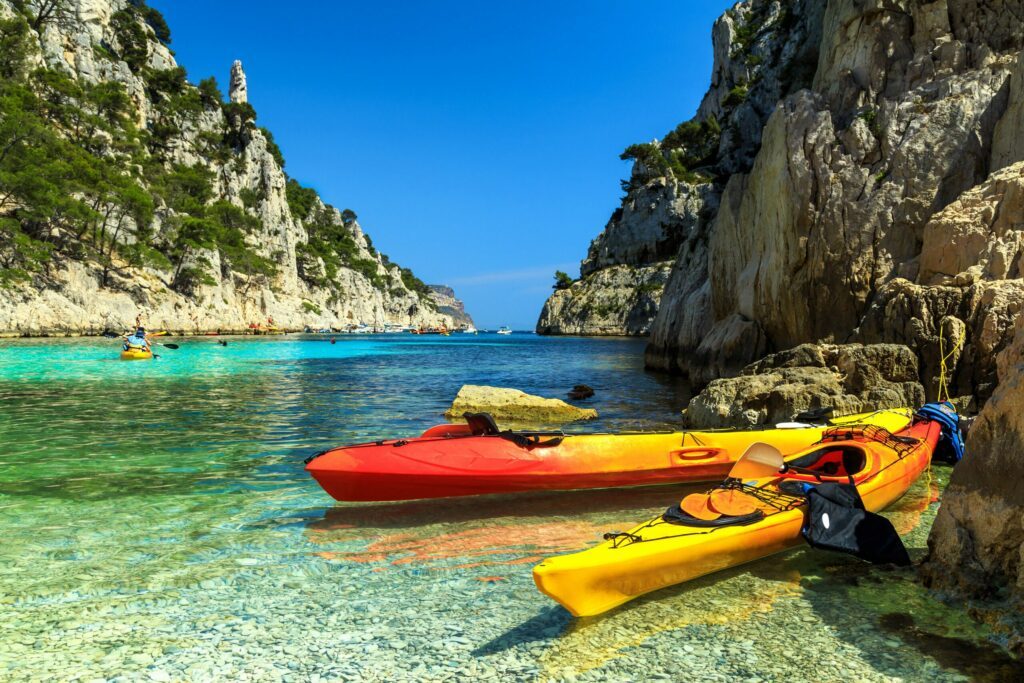 Faire du kayak dans les calanques