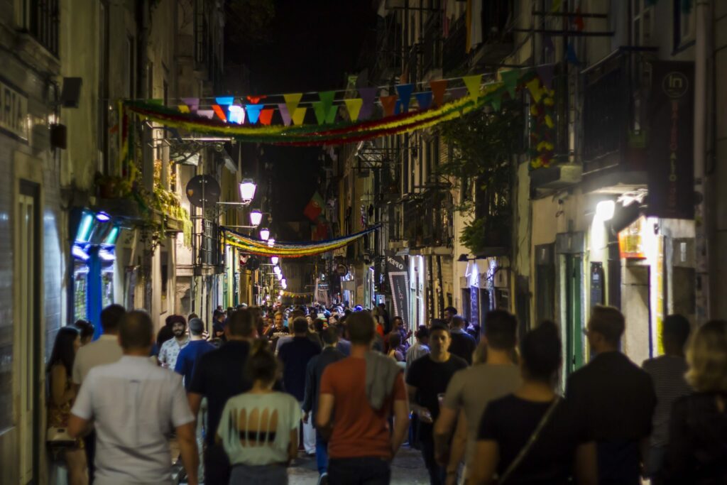 Faire la fête dans le Bairro Alto