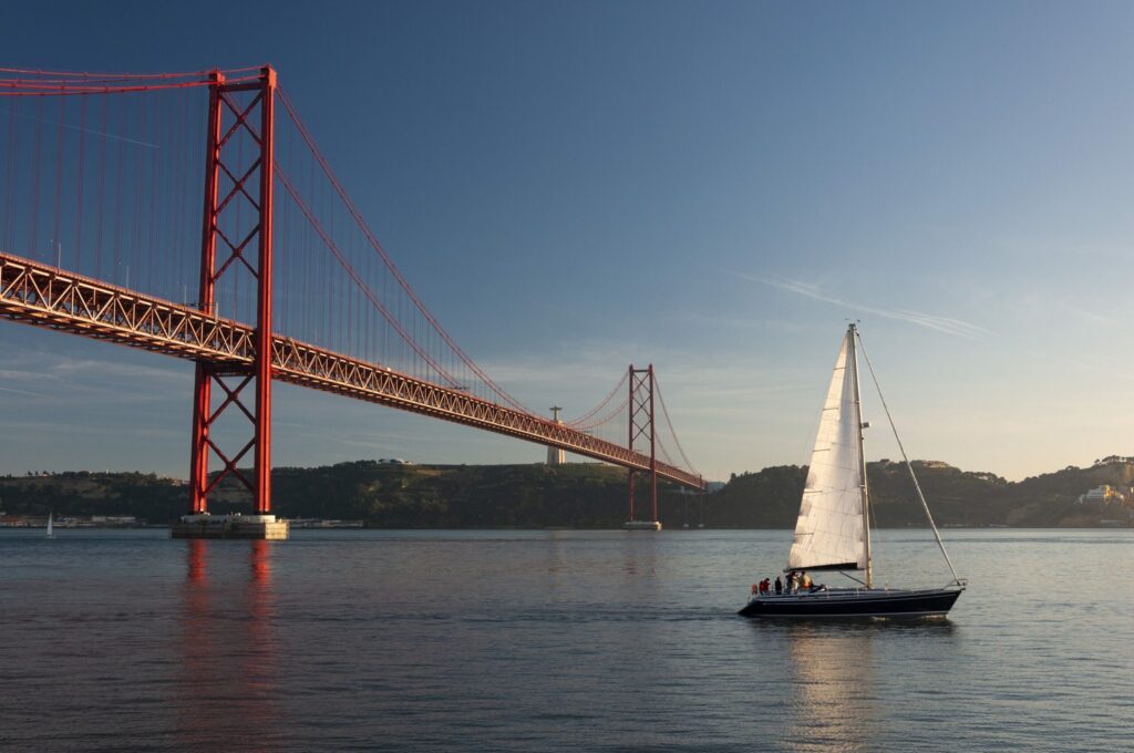 Faire un tour en bateau sur le Tage à Lisbonne