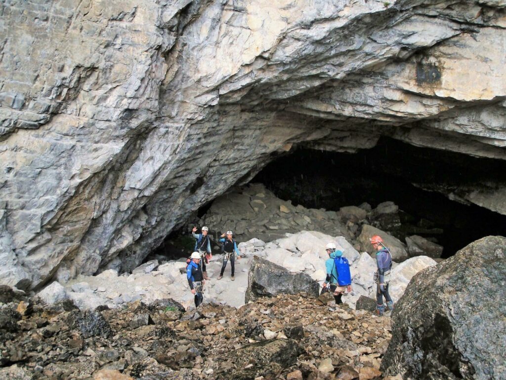 Spéléologie dans la Grotte de Mégevette