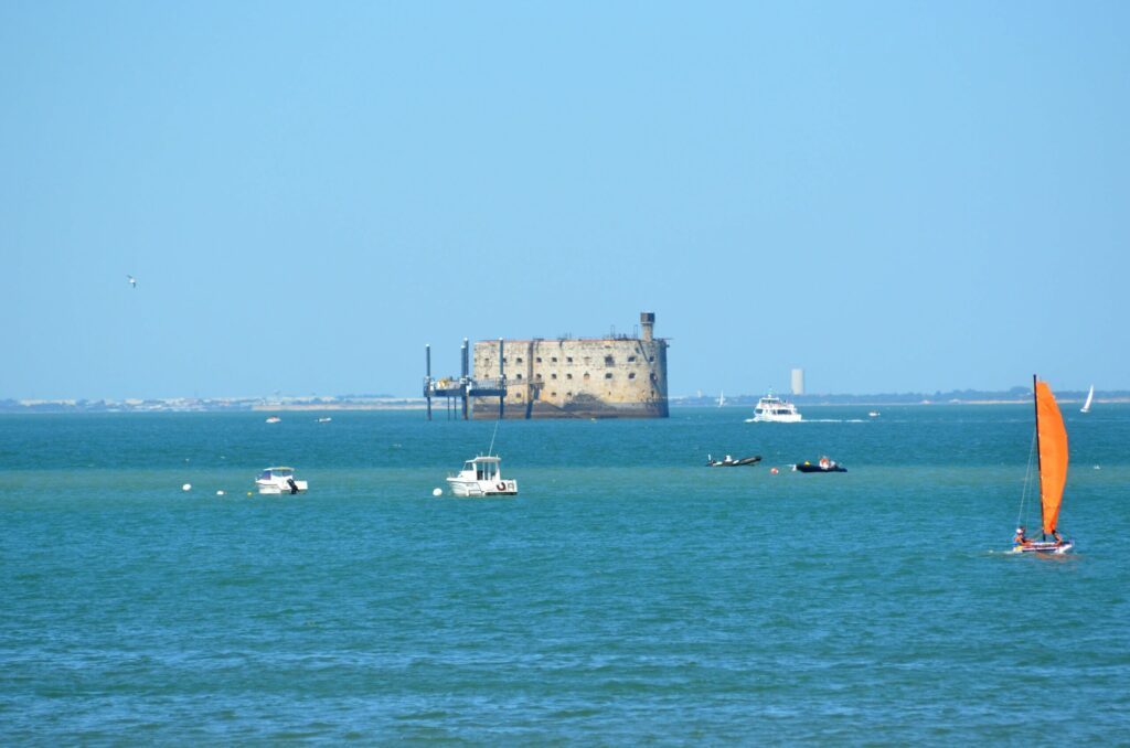 Faire le tour de Fort Boyard en bateau