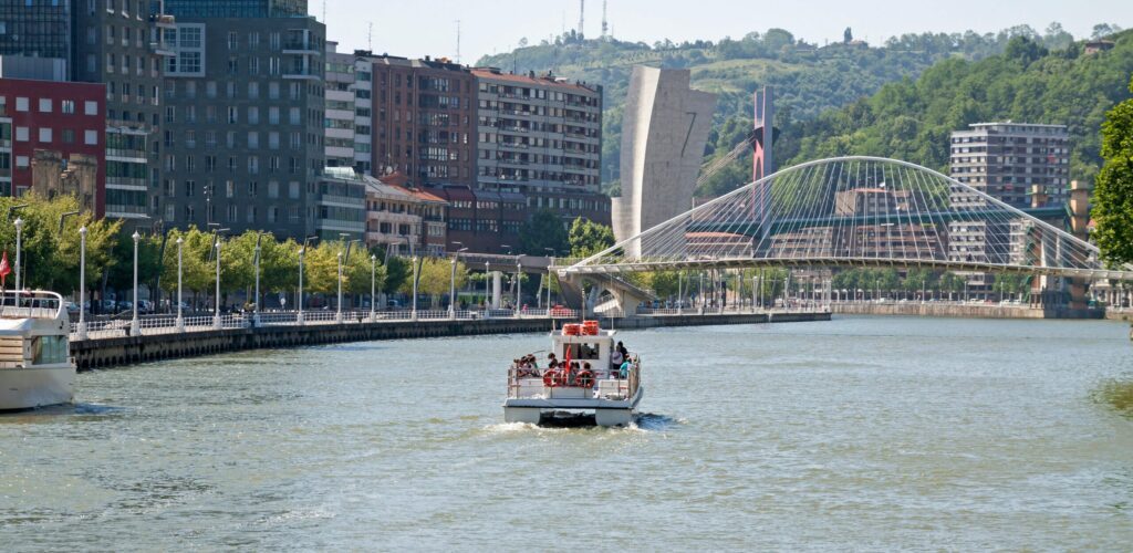 Faire un tour en bateau sur le Nervion