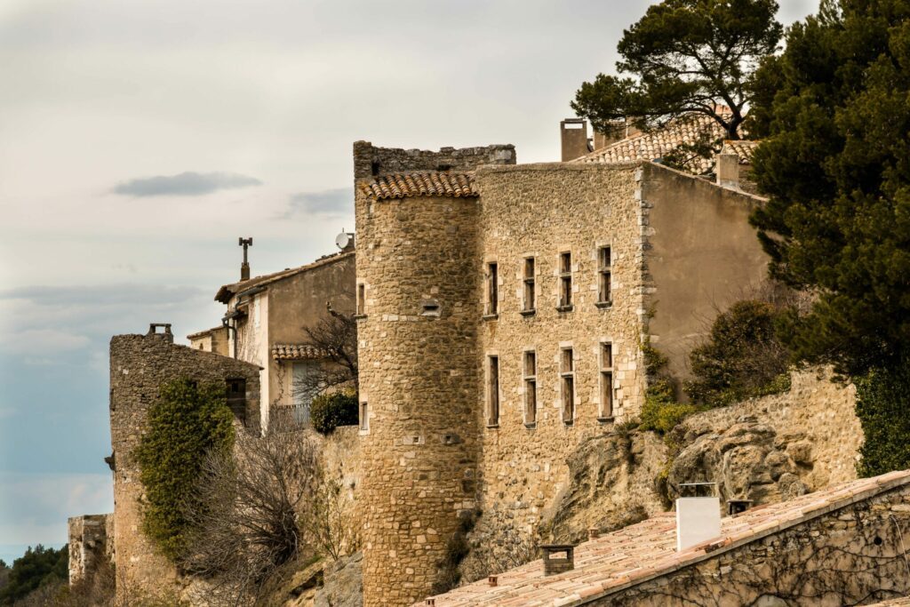 Le village de Ménerbes parmi les plus beaux villages du Luberon
